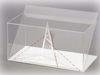 Schnitt einer unregelmäßigen 3-seitigen Pyramide