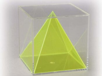 Würfel mit gleichseitiger Innenpyramide