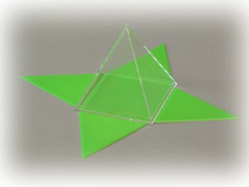 Quadratpyramide mit Oberflächennetz