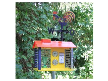Wetterwarte mit Instrumenten und Hahn
