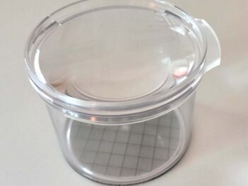 Flaschenlupe mit Millimeter-Gitter